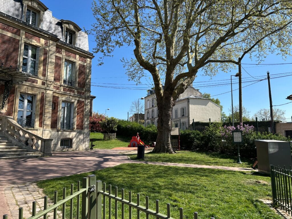 Une maison d’accompagnement et de soins palliatifs à Versailles 4 Maison de Vie jardin jour